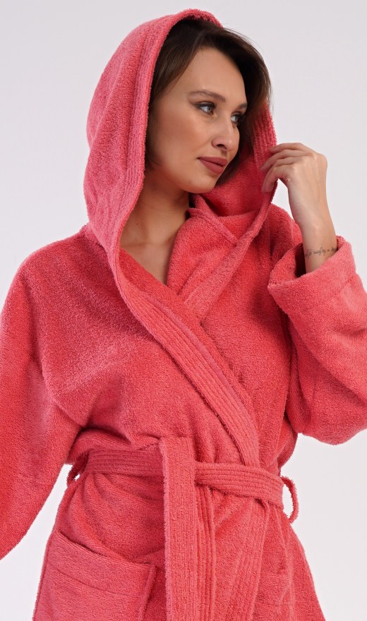 Ženski dugi ogrtač s kapuljačom Jagoda - Ženske duge kućne haljine